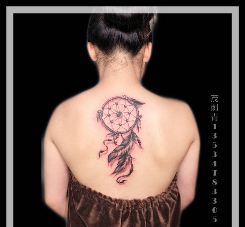 后背捕梦网纹身图片_背部新传统纹身图案