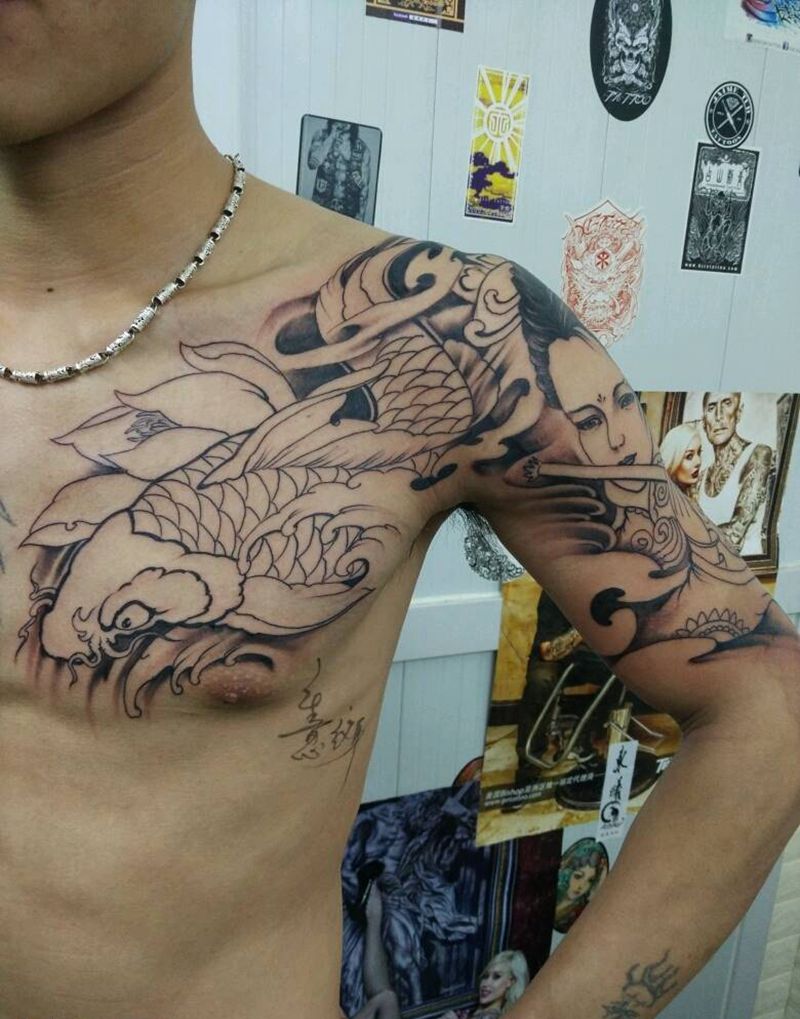 鲤鱼花旦半胛纹身图片_肩部胸部手部传统人物纹身图案