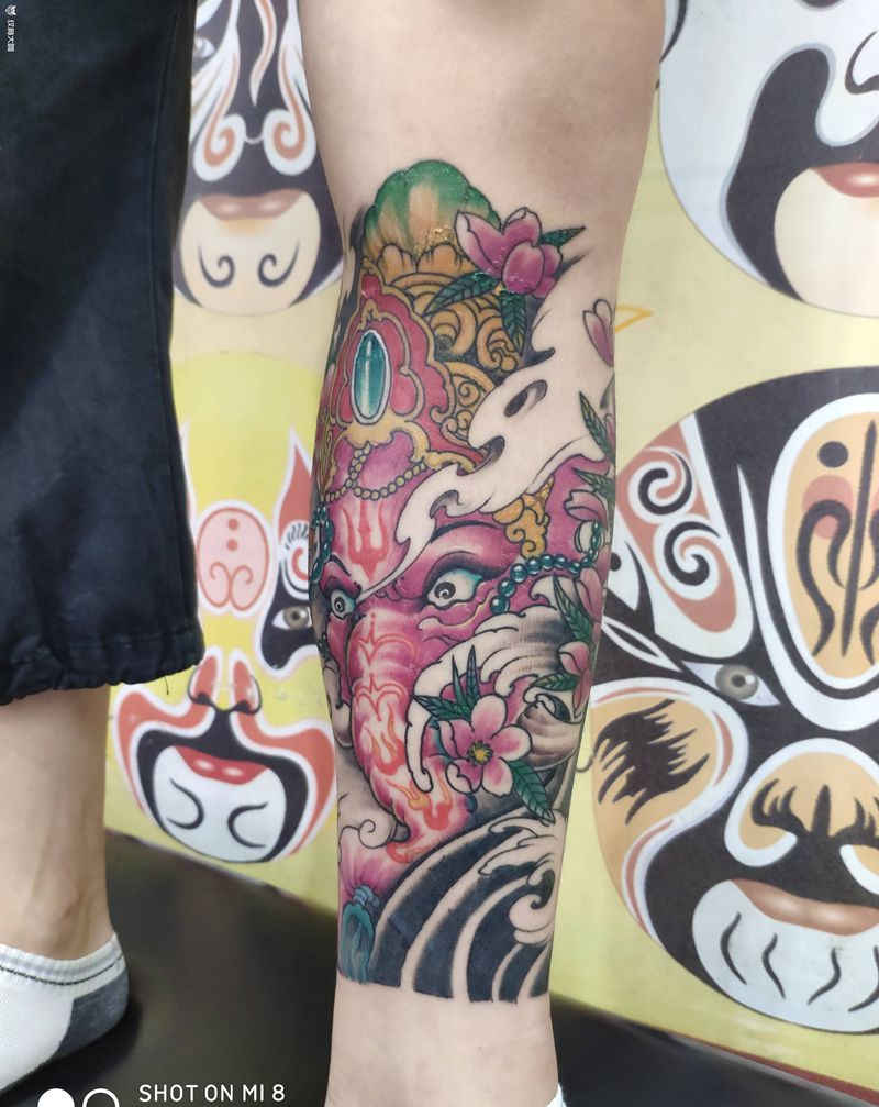 花旦象神包小腿纹身图片_脚部新传统纹身图案