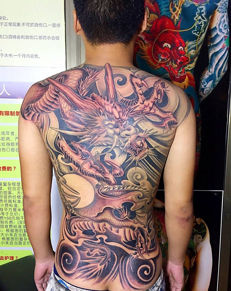 满背龙纹身图片_手稿背部传统动物原创纹身图案