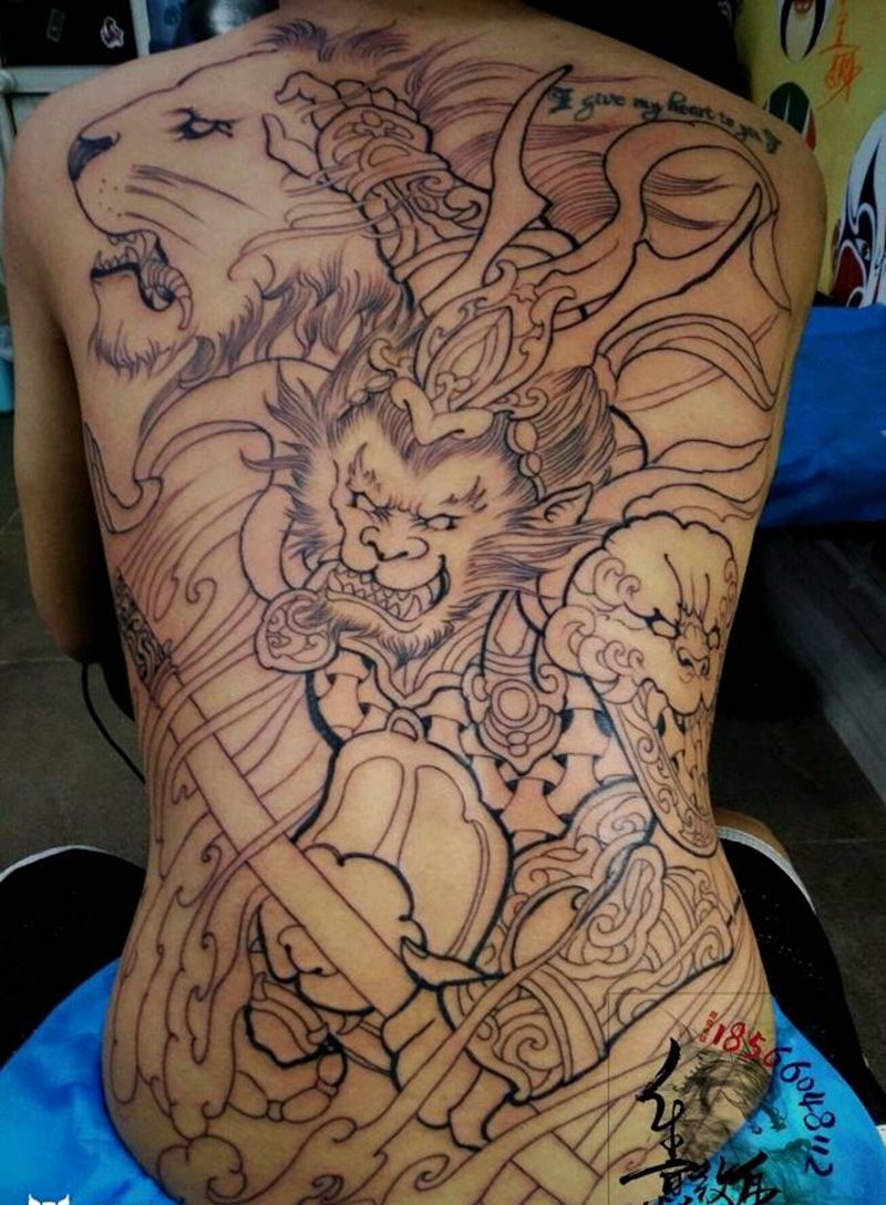 后背线条纹身图片_背部腰部新传统纹身图案