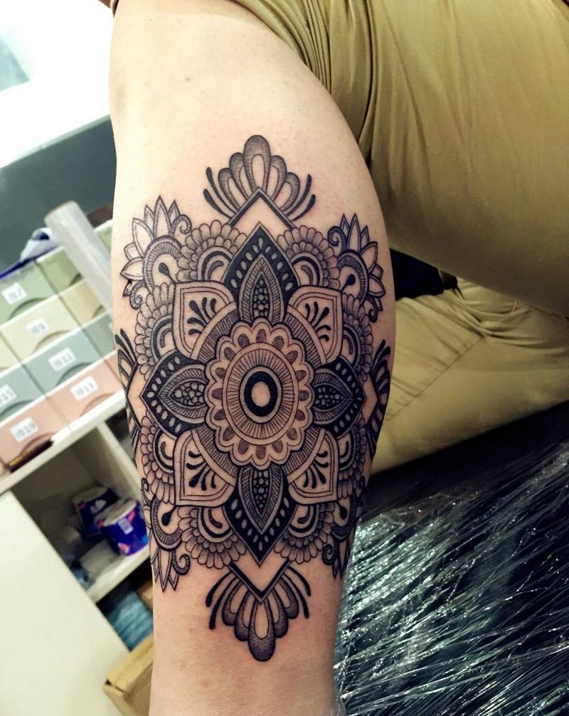 客人要求纹身图片_成品脚部习俗宗教纹身图案