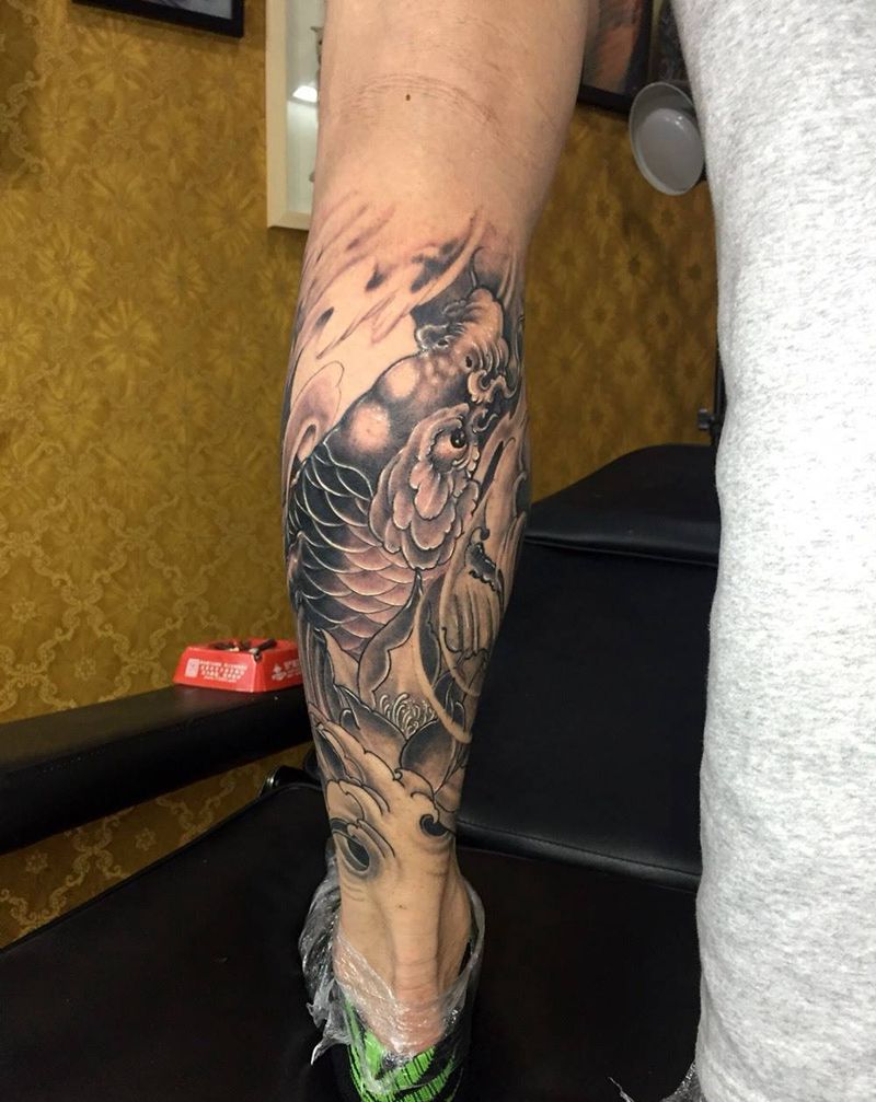 包小腿鲤鱼纹身图片