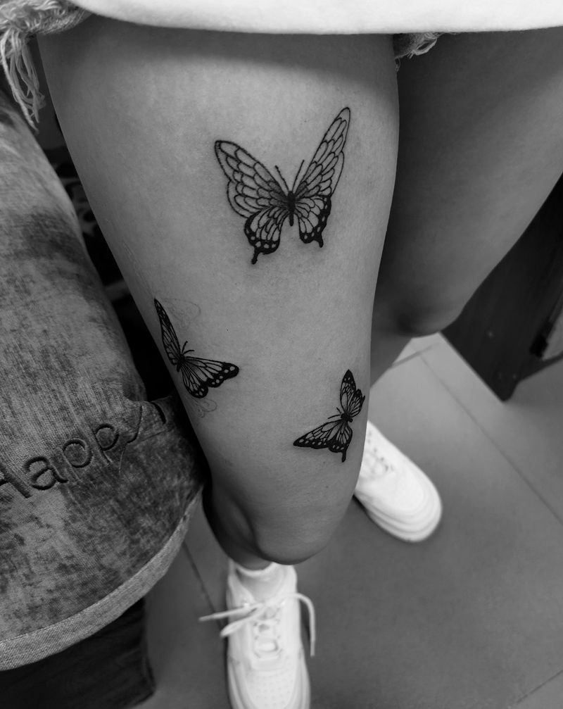 花蝴蝶纹身图片_腿部新传统点刺纹身图案