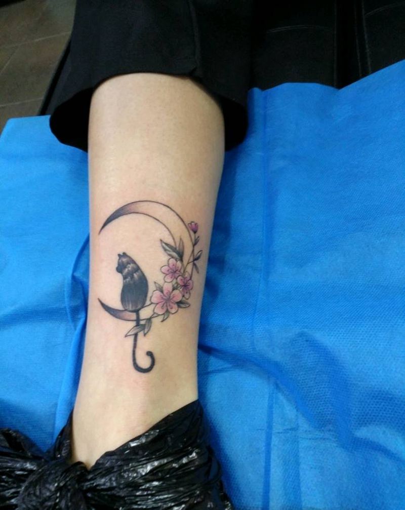 月猫咪纹身图片_腿部脚部水彩点刺纹身图案