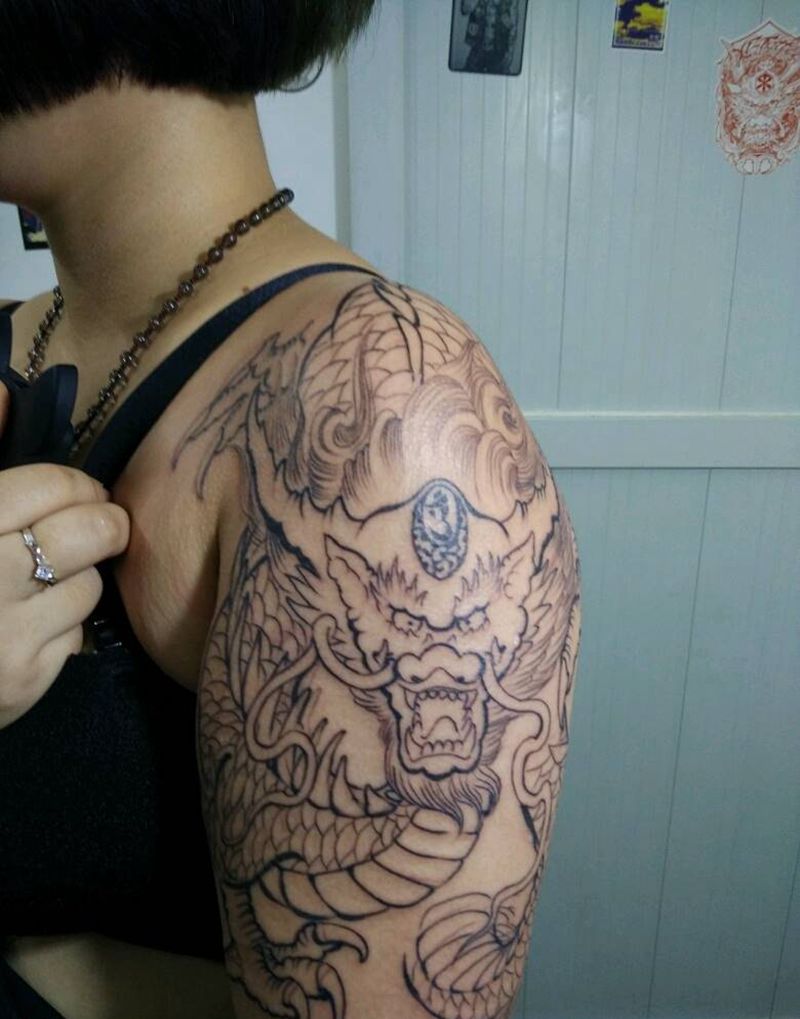龙纹身图片_肩部背部手臂传统国画神兽纹身图案