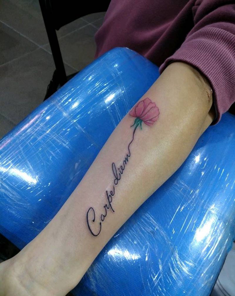 小清新纹身图片_胸部手臂水彩花体字纹身图案