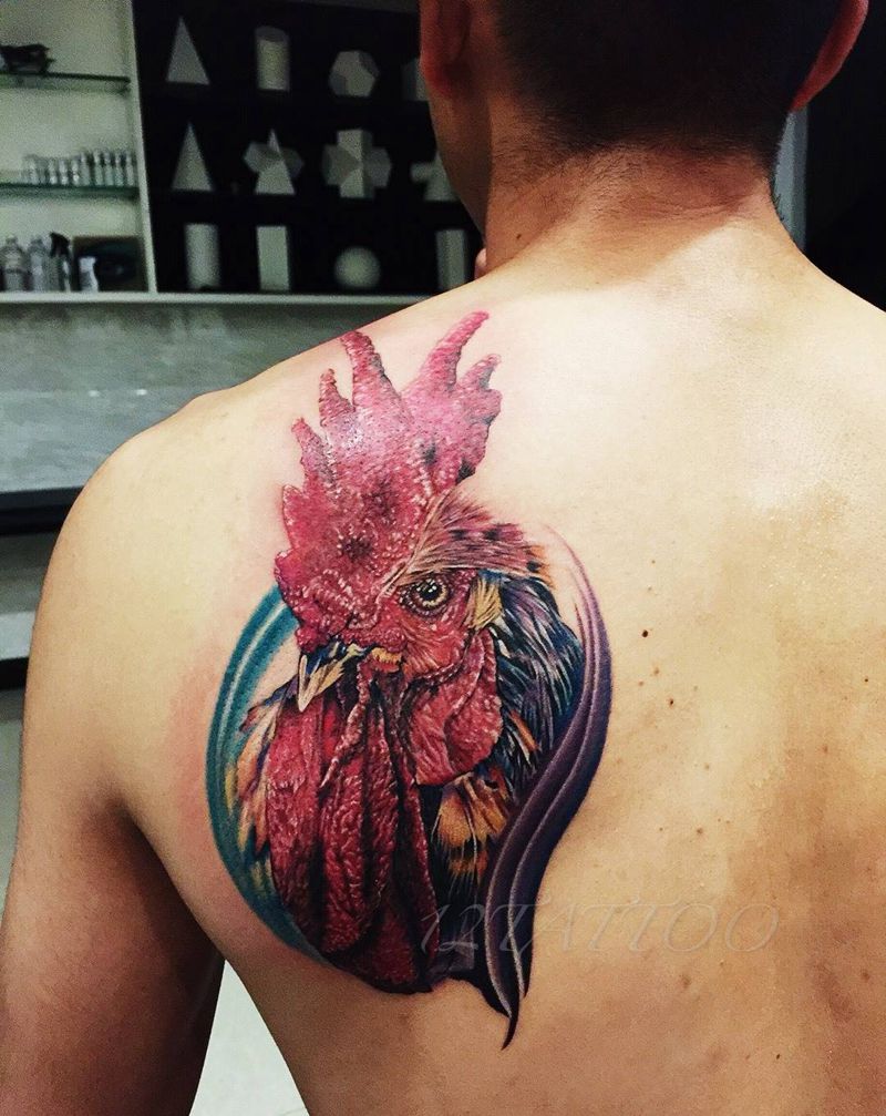 鸡纹身图片_动物写实肩部背部成品纹身图案
