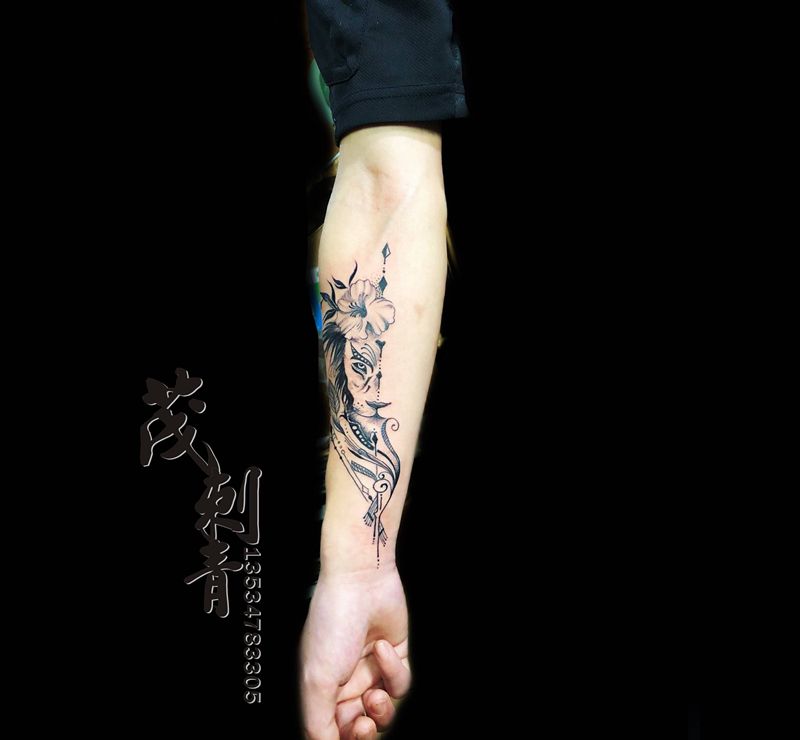 狮子几何图纹身图片