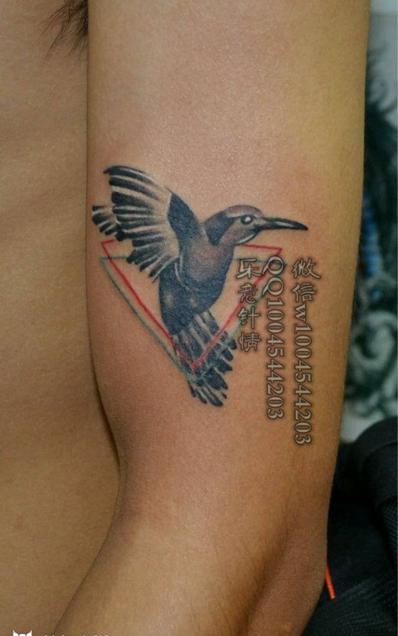 鸟儿纹身图片_手部几何动物插画纹身图案