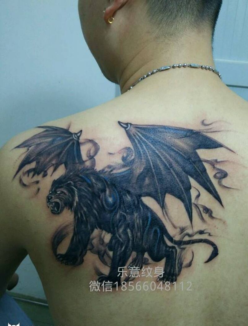 飞天狼纹身图片_肩部背部欧美动物插画纹身图案