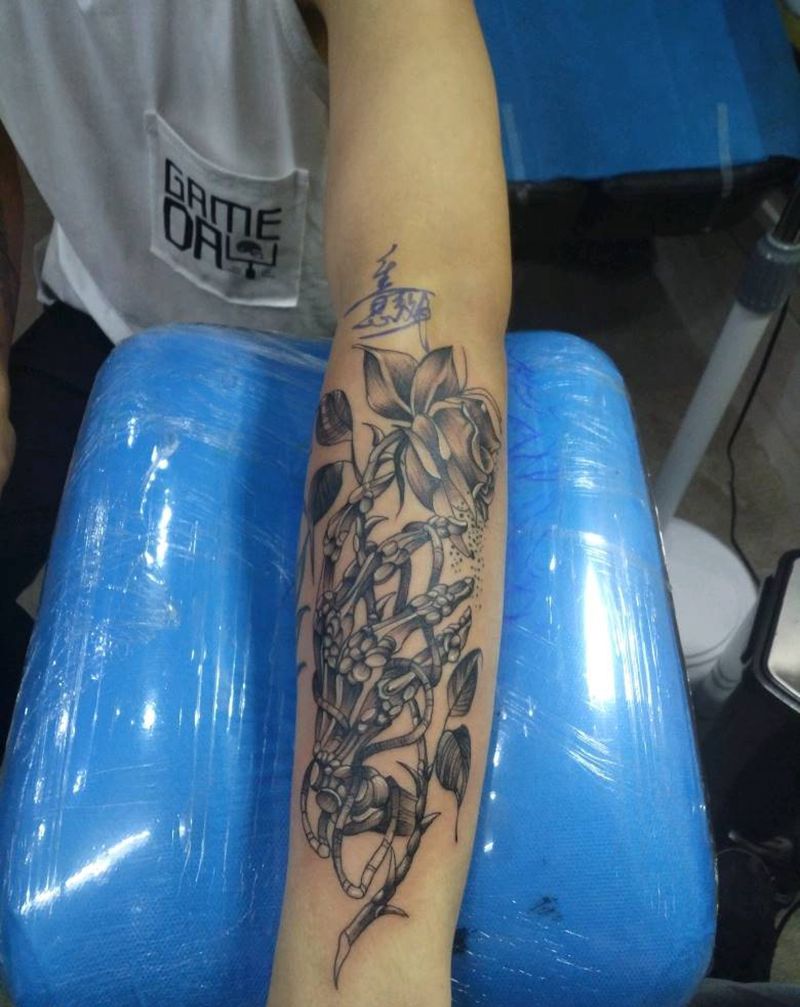 手握玫瑰纹身图片_手臂手部图腾几何纹身图案