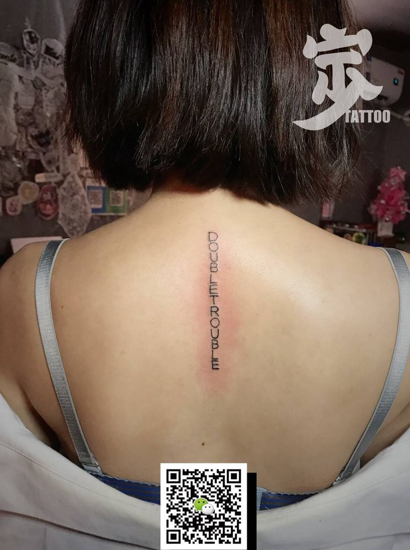 英文小清新纹身图片_宁少Tattoo成品背部颈部清新字符纹身图案