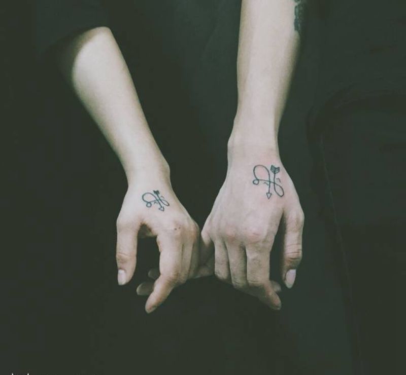 一对儿纹身图片_成品手部清新纹身图案