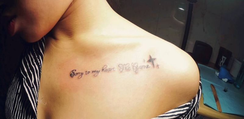 英文花体纹身图片_胸部清新字符成品纹身图案