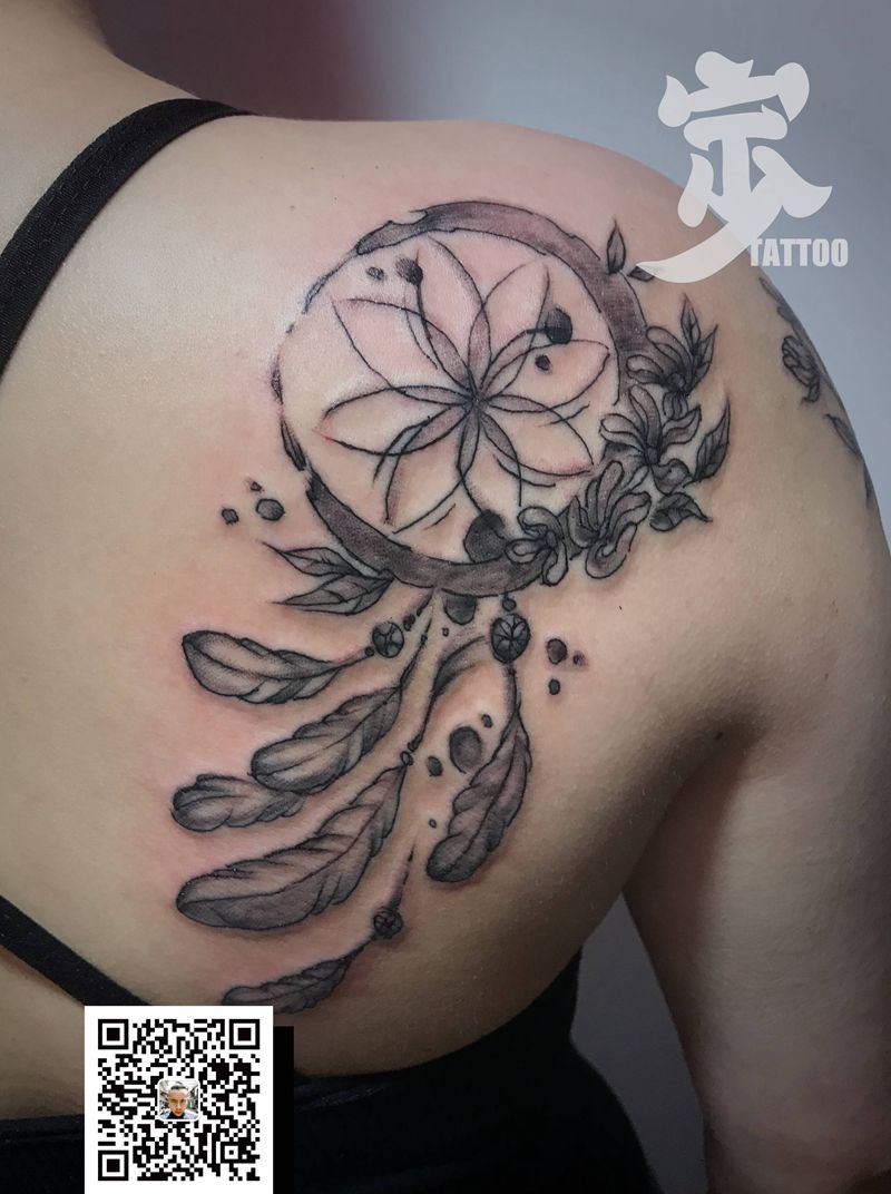 即兴设计+扑梦网纹身图片_背部New School点刺纹身图案