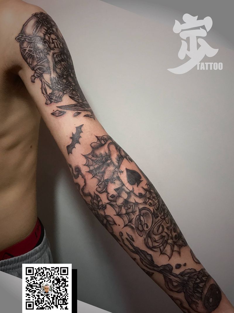 黑灰拼大花臂纹身图片_手臂New School纹身图案
