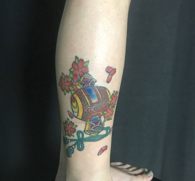 锤锤纹身图片_腿部纹身图案