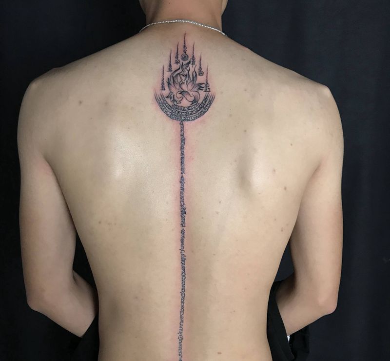 泰符纹身图片_背部纹身图案