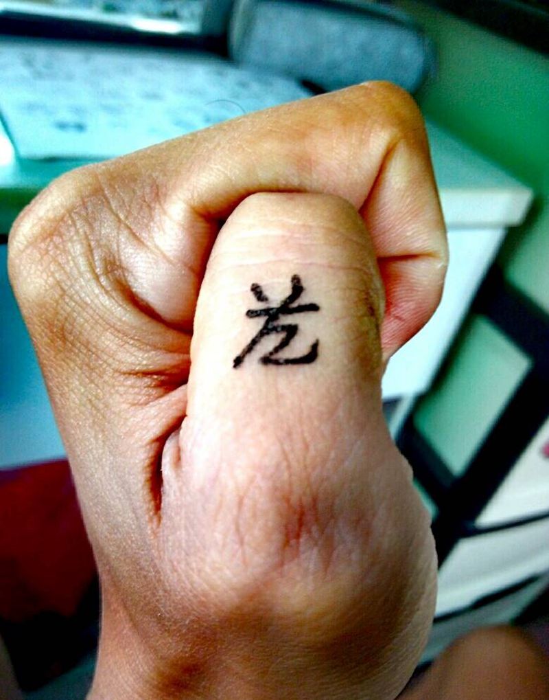 自扎个人签名纹身图片_手部清新字符原创成品纹身图案