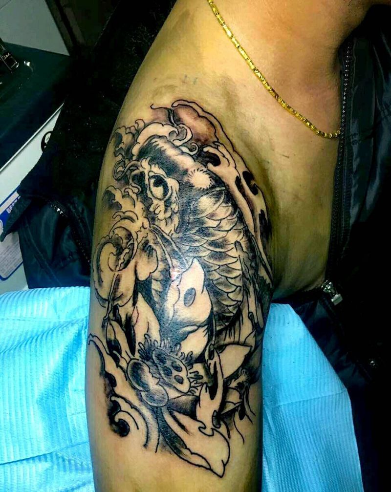 鲤鱼荷花纹身图片_手臂传统动物成品纹身图案