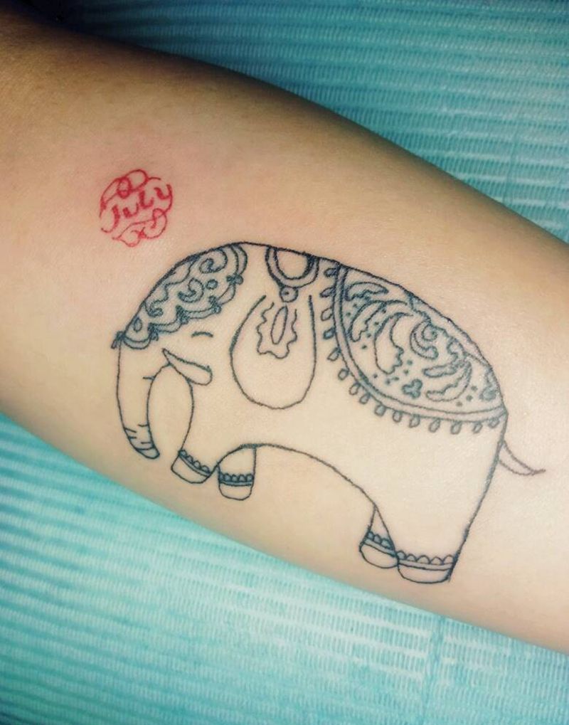 小象+小花体字纹身图片_手臂清新字符动物成品纹身图案