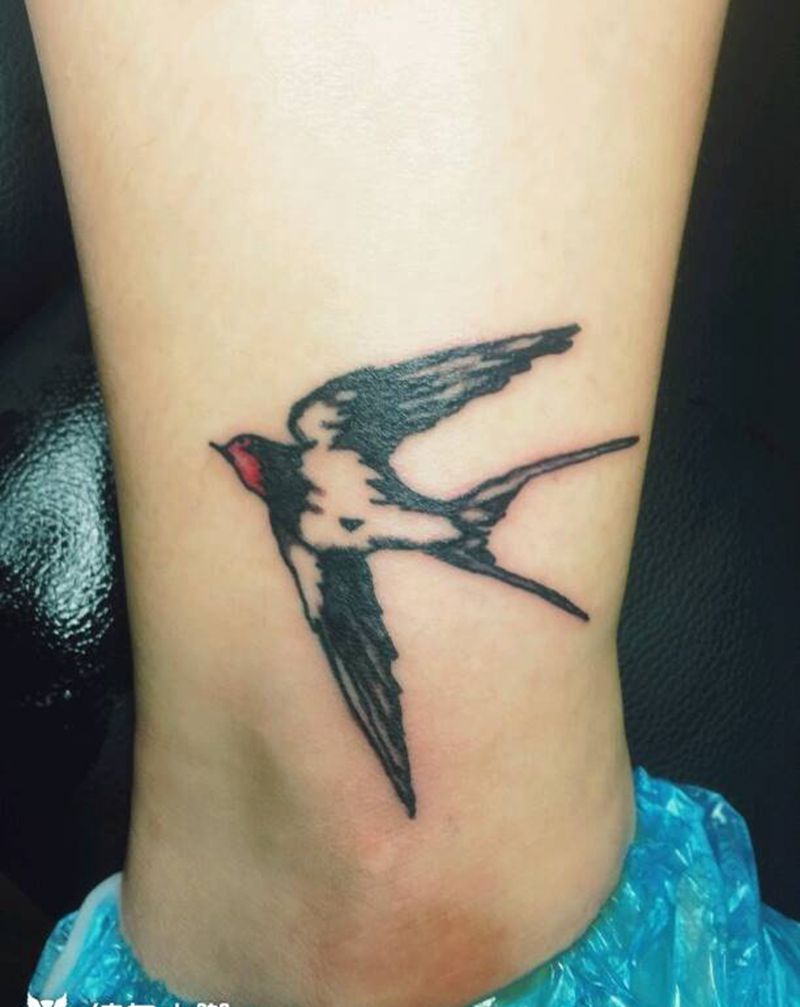 小燕子纹身图片_脚部清新动物成品纹身图案