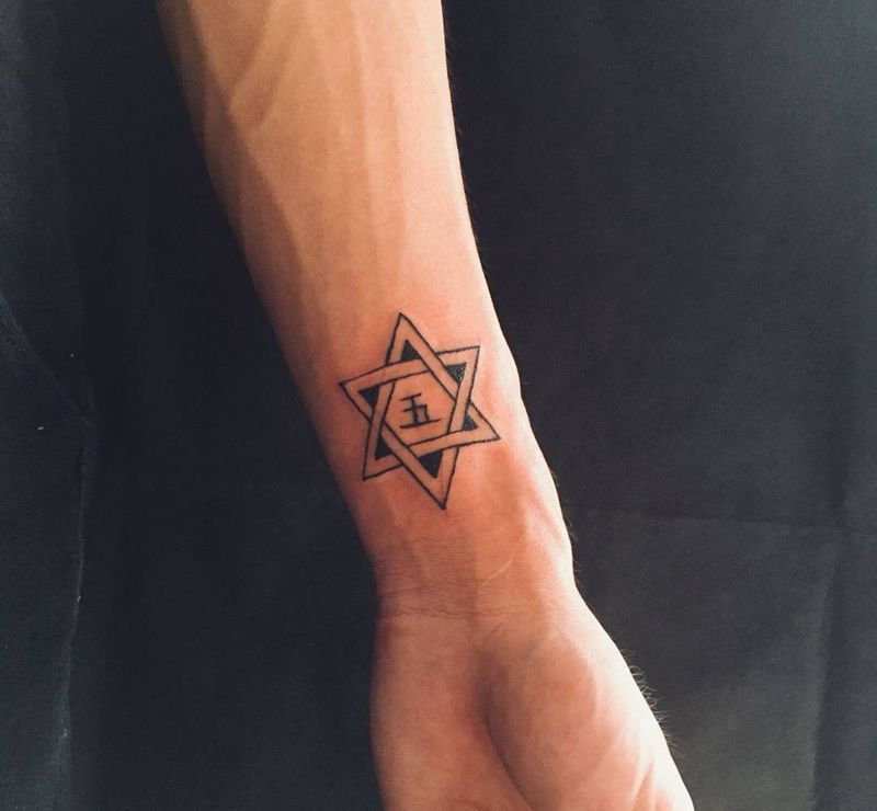 六芒星纹身图片_成品手臂清新字符几何纹身图案