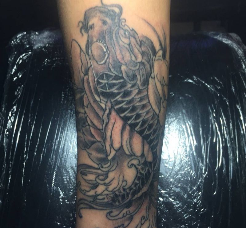 鱼纹身图片_成品手臂传统动物纹身图案