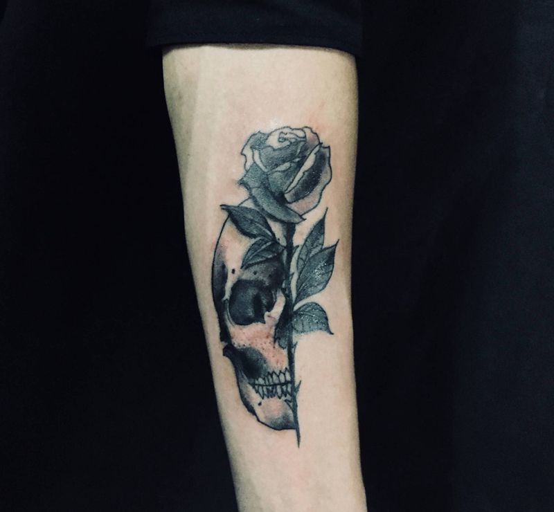 fia骷髅纹身图片_成品手臂清新植物鬼神纹身图案