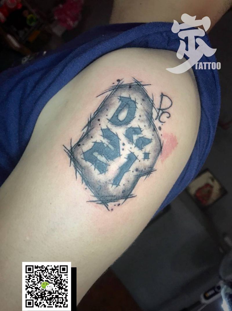 女儿生日+凌乱风纹身图片_成品手臂欧美字符纹身图案