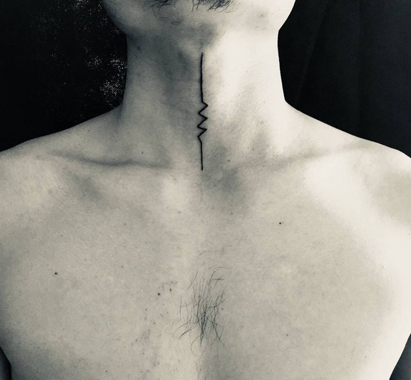 死亡线纹身图片_成品颈部清新几何纹身图案