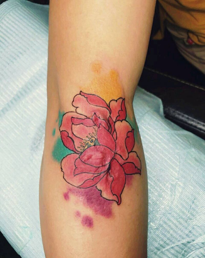 疤痕遮盖+荷花纹身图片_手臂传统植物覆盖成品纹身图案