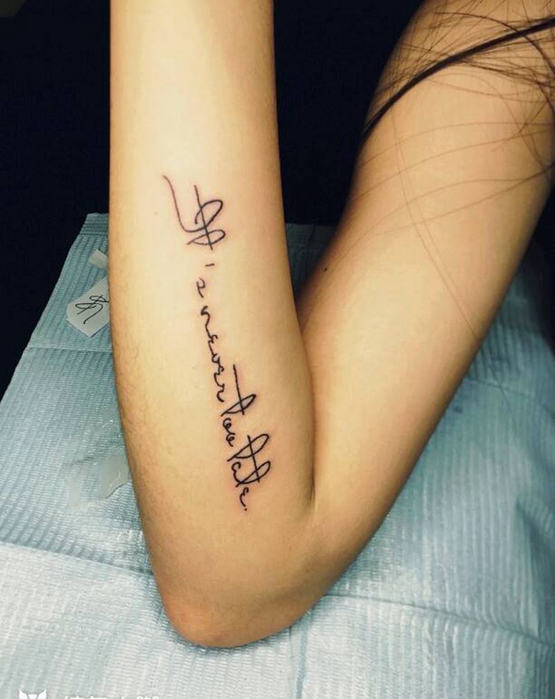 英文纹身图片_手臂清新字符成品纹身图案