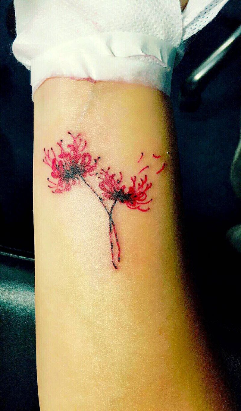 小彼岸花纹身图片_手臂清新植物成品纹身图案
