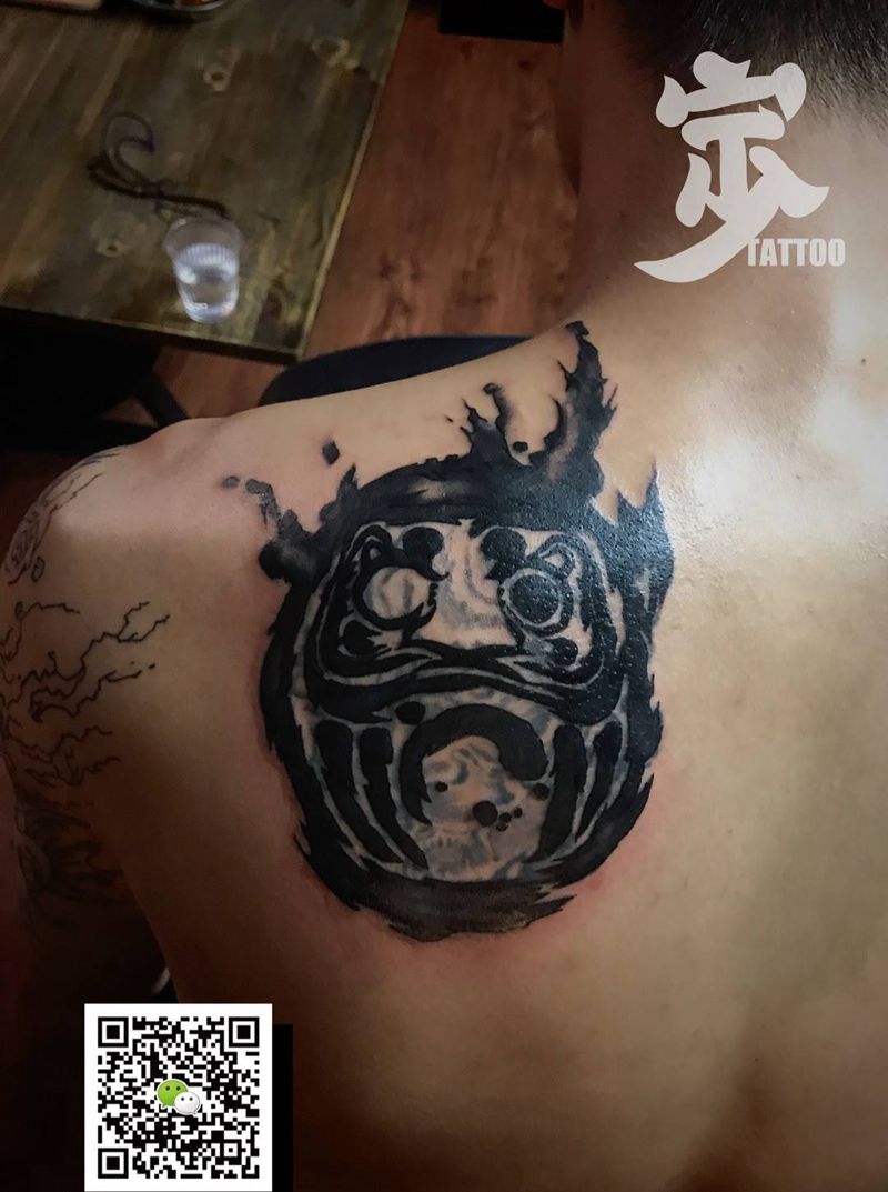 泼墨达摩蛋+覆盖纹身图片_宁少Tattoo成品遮盖传统肩部鬼神宗教纹身图案