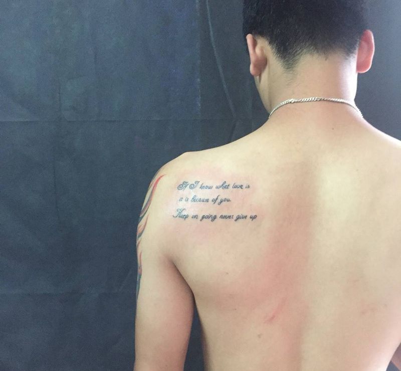 英文纹身图片_成品背部清新纹身图案