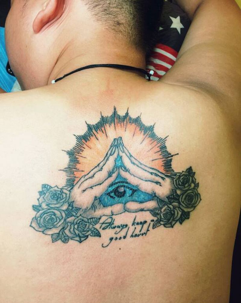 上帝之眼纹身图片_背部欧美字符植物宗教原创成品纹身图案