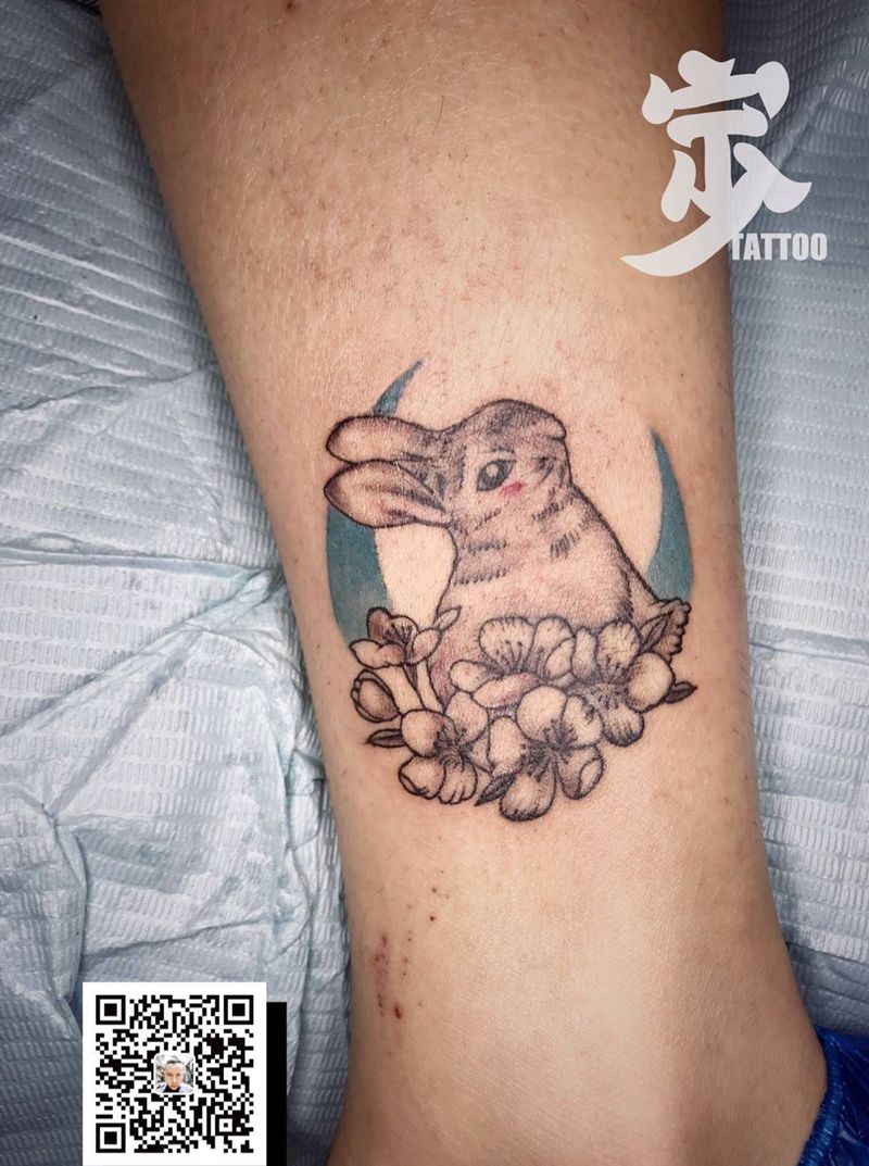 小兔子+月亮纹身图片_腿部New School点刺纹身图案