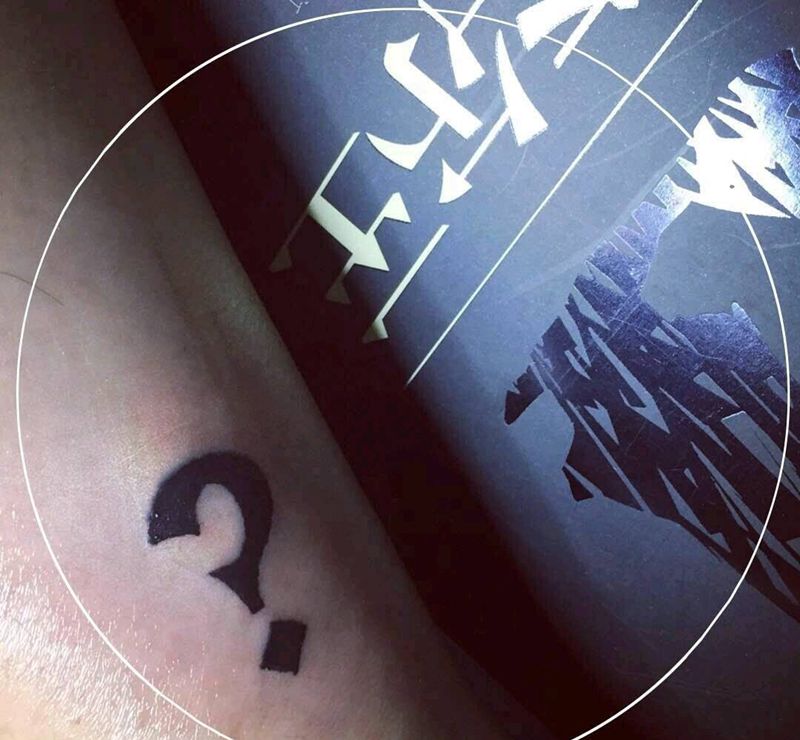 问号❓纹身图片_脚部清新字符原创成品纹身图案