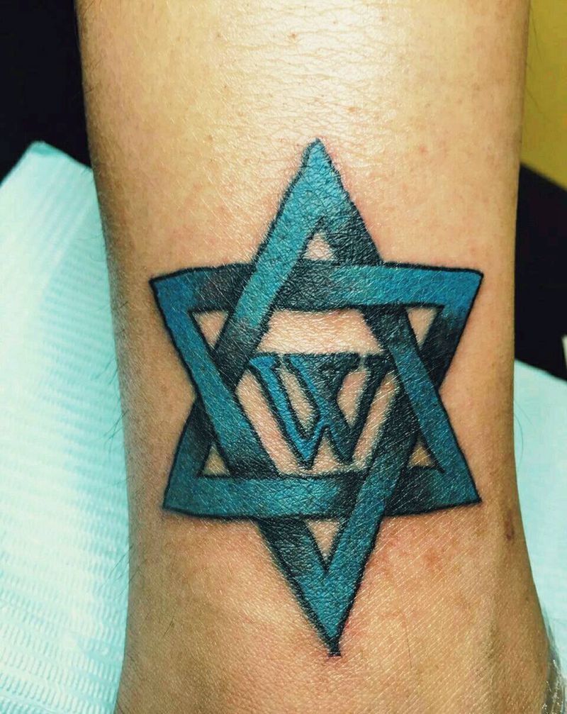 六芒星+W纹身图片_脚部清新几何字符成品纹身图案