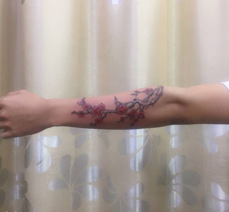 梅花纹身图片_成品手臂清新传统国画植物纹身图案