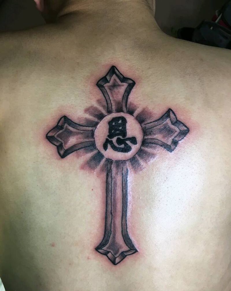 十字架+女儿的名字纹身图片_背部欧美字符宗教成品纹身图案