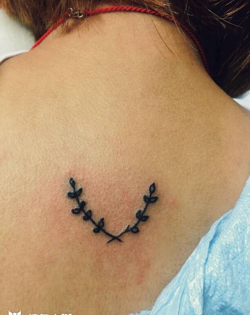 树枝纹身图片_背部清新植物成品纹身图案