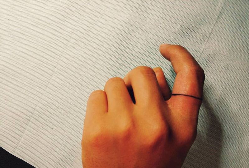 戒指纹身图片_手部清新情侣成品纹身图案