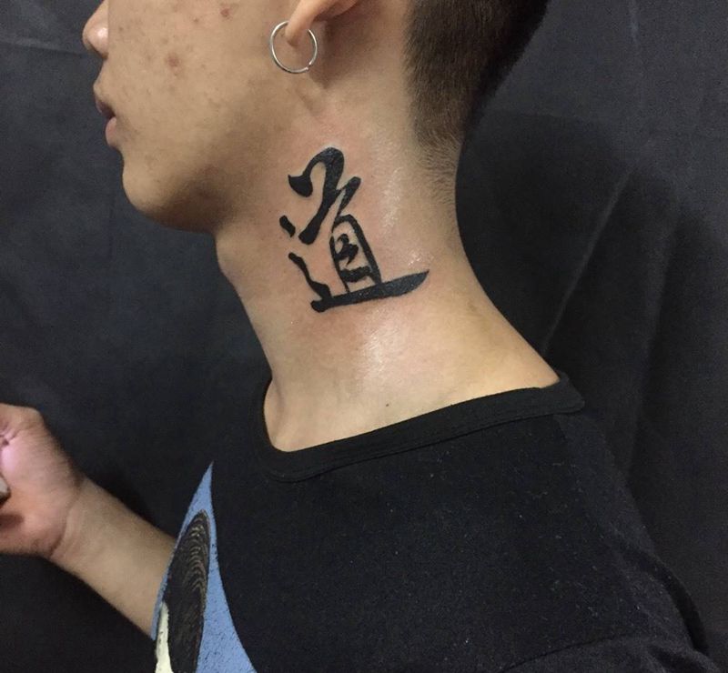 道纹身图片_颈部图腾纹身图案