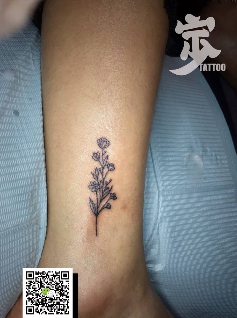 小花一束纹身图片_脚部New School小清新纹身图案