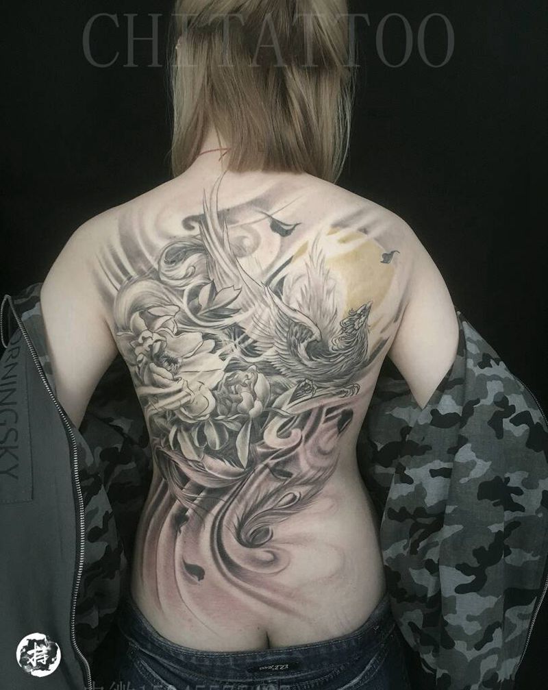 满背凤凰完成纹身图片