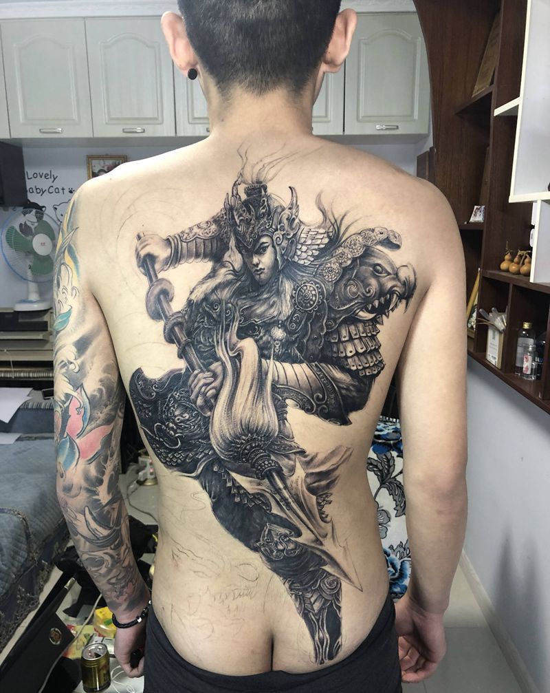 临摹岳大大作品纹身图片_背部欧美写实纹身图案