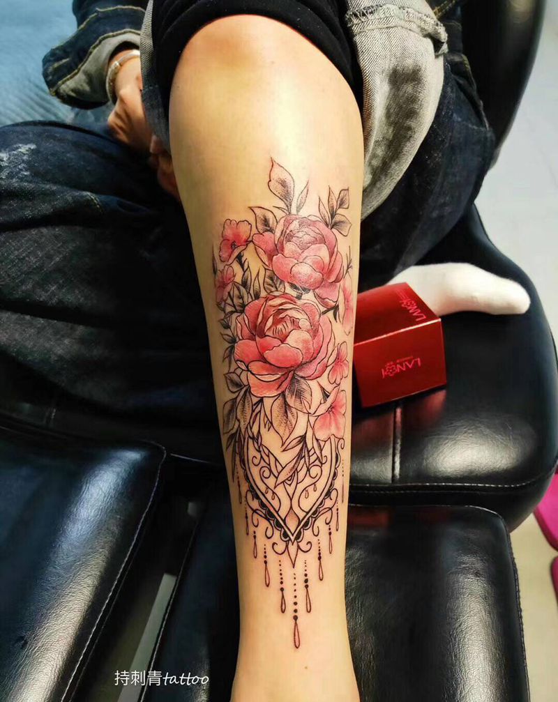 有点反光纹身图片_腿部图腾纹身图案